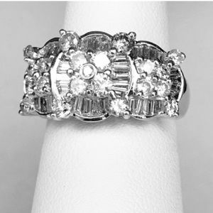 Stunning 18K Gold 1.55Cts tw Cluster Diamond Ring